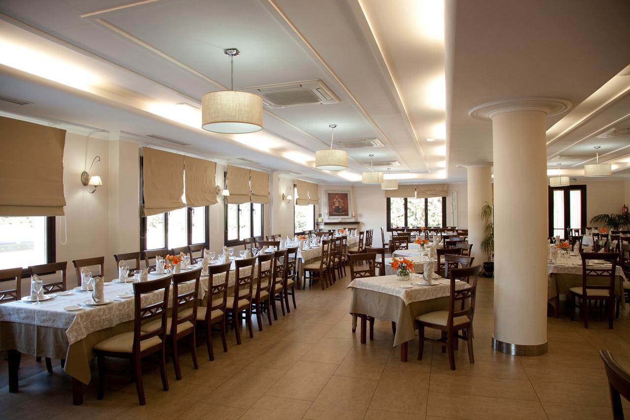 Hotel El Capricho Виянуева дел Трабуко Екстериор снимка